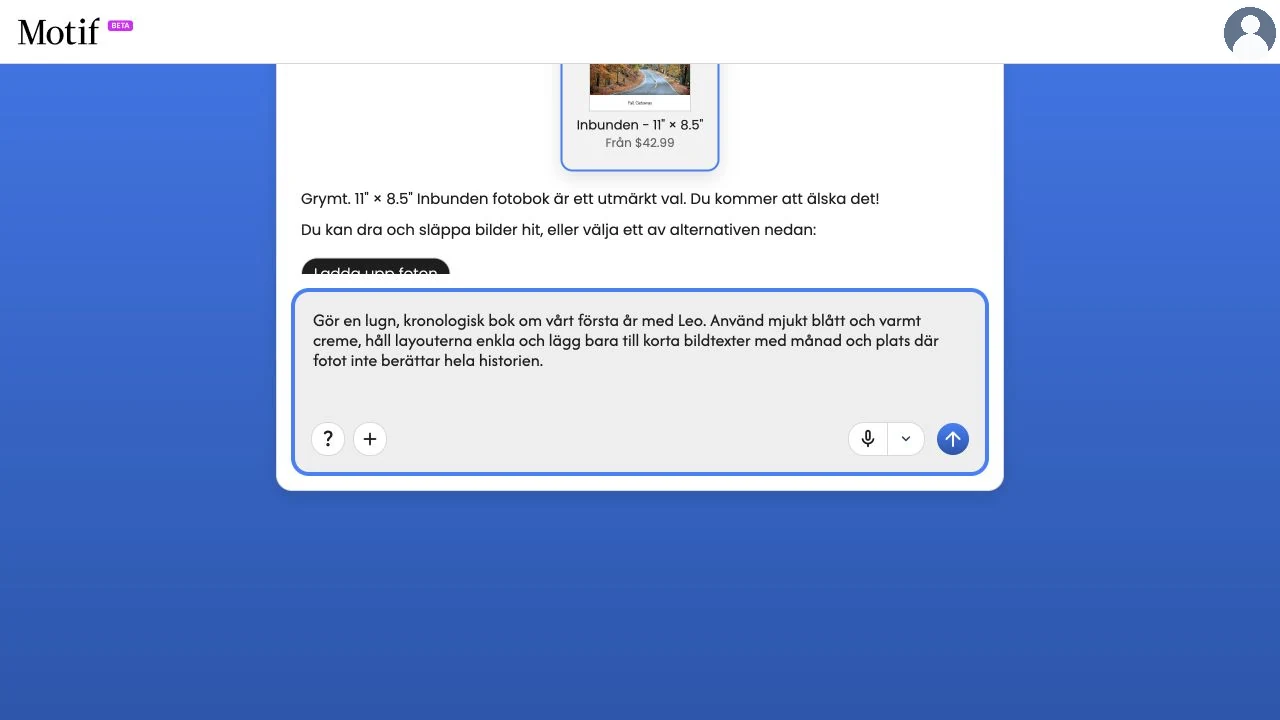 Ett meddelande på skapandesidan som beskriver en lugn, kronologisk fotobok om det första året med utvalda bildtexter